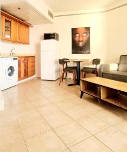 Una cocina o cocineta en GO to apartments in Leonardo