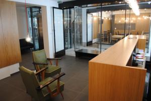 an office with a large wooden counter and chairs at Moderna in Coimbra
