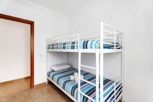 a bedroom with two bunk beds in a room at Atico San Jose in La Victoria de Acentejo