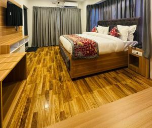 Llit o llits en una habitació de De Elaaf The Luxury Stay