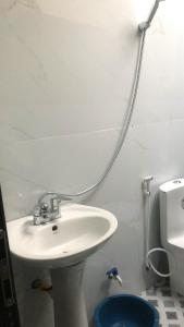 a bathroom with a sink and a mirror and a toilet at Blue Moon Motel in Yên Ha +38 photos