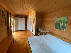 Ένα ή περισσότερα κρεβάτια σε δωμάτιο στο Villa Hirsiranta