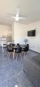 Μια τηλεόραση ή/και κέντρο ψυχαγωγίας στο COMPLEJO TURISTICO RIOJA
