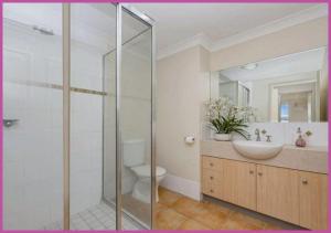 Ένα μπάνιο στο Breakwater 44 +6 φωτογραφίες