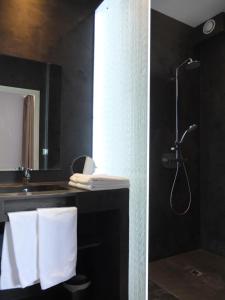 Koupelna v ubytování Le Talluy + 22 fotografií