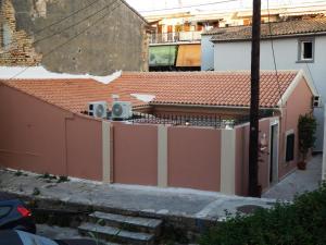 Aussicht vom Dach eines Hauses in der Unterkunft Sole Apartments - near Corfu Port in Ágios Rókkos