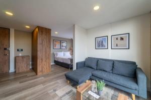 Posezení v ubytování Classy Loft in Pasadena