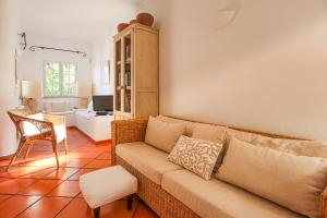 a living room with a couch and a table at Villa Vale de Ursa - 16 - BY BEDZY in Sesmarias