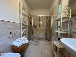 a bathroom with a shower and a sink at Agriturismo le Fontanelle da Valente in Montichiari +73 photos