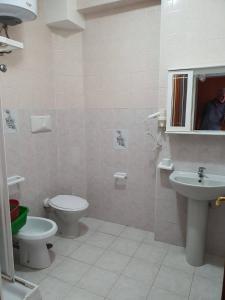 Koupelna v ubytování Villaggio Hotel Club La Pace