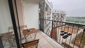 Μπαλκόνι ή βεράντα στο 1 room Apartment with terrace, new building 55
