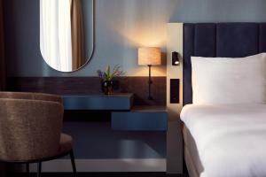 Postel nebo postele na pokoji v ubytování Van der Valk Hotel Hilversum/ De Witte Bergen