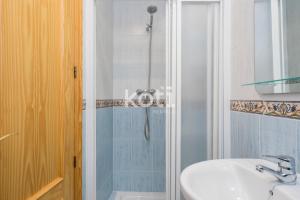 Łazienka w obiekcie Koti Rentals - Ático Gamycol