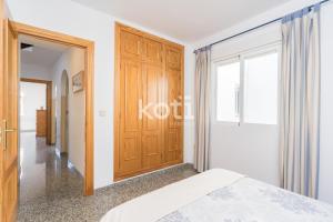 Łóżko lub łóżka w pokoju w obiekcie Koti Rentals - Ático Gamycol