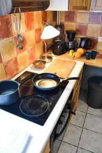 a kitchen with pots and pans on a stove at Le Camarguais - TERRASSE ET PARKING in Montpellier
