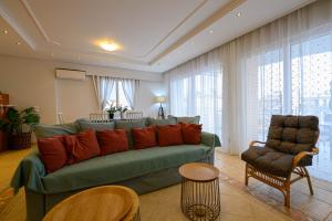 A seating area at Marine Luxury Apartment Kalamata