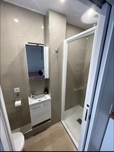 Et badeværelse på Eiffel Tour Cosy Rosalia