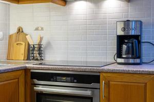 A kitchen or kitchenette at Marine Luxury Apartment Kalamata