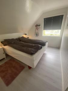 Кровать или кровати в номере Smedvikhuset