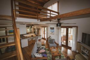 O bucătărie sau chicinetă la Luna Beach Luxury Boutique Beach Front Resort