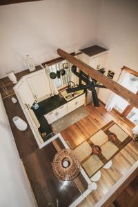 O zonă de relaxare la Luna Beach Luxury Boutique Beach Front Resort