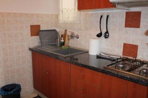 a kitchen counter with a sink and a stove at Mona Hause in Athens