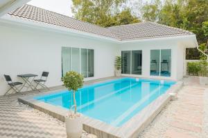 a swimming pool in the backyard of a house at Private 3BR Pool House Near Pattaya Beach in Ban Huai Yai