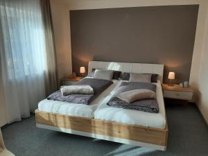 מיטה או מיטות בחדר ב-am Kapellenberg