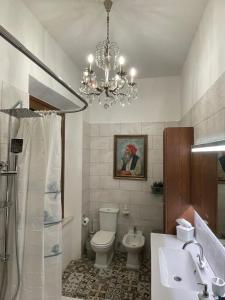 Koupelna v ubytování Casa Rosie + 37 fotografií