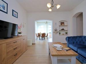 Et tv og/eller underholdning på Apartment Antoine by Interhome