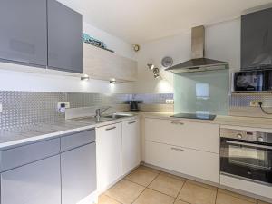 Kuchyň nebo kuchyňský kout v ubytování Apartment Le SudOuest by Interhome