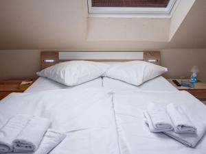 Apartment Malia by Interhome tesisinde bir odada yatak veya yataklar