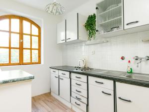 Kuchyňa alebo kuchynka v ubytovaní Holiday Home Elisabeth by Interhome