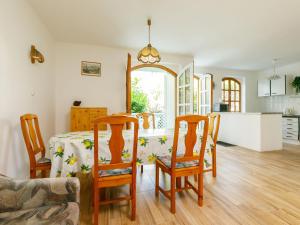Kuchyňa alebo kuchynka v ubytovaní Holiday Home Elisabeth by Interhome