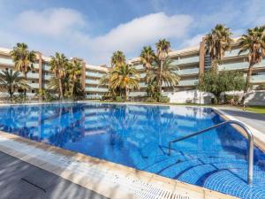 Bazén v ubytovaní Apartment Aquaria Atico by Interhome alebo v jeho blízkosti