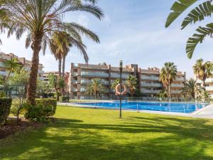 Bazén v ubytovaní Apartment Aquaria Atico by Interhome alebo v jeho blízkosti