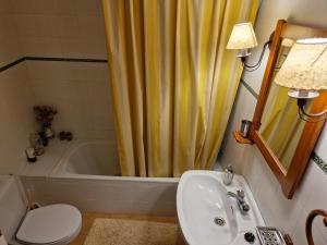 a bathroom with a tub and a sink and a toilet at Casona Rey Fernando in Sos del Rey Católico