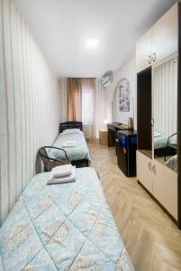 Postel nebo postele na pokoji v ubytování Lotus Hotel