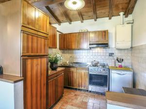 A kitchen or kitchenette at Holiday Home Le Bore - CNG122 by Interhome