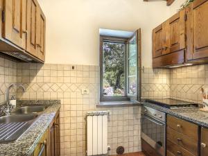 A kitchen or kitchenette at Holiday Home Le Bore - CNG122 by Interhome