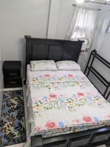 a bedroom with a bed with flowers on it at Destination Hope in Georgetown