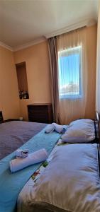 Postel nebo postele na pokoji v ubytování Rita Gujejiani Guest House