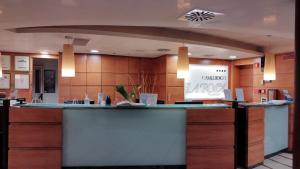 a lobby with a large counter in a restaurant at Casaalbergo La Rocca in Noale