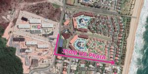 - une carte d'un complexe avec un panneau rose dans l'établissement Studio Deluxe Térreo Porto de Galinhas Mana Beach 350m do mar, à Porto de Galinhas