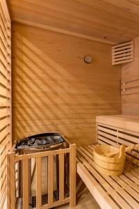 a room with a sauna with a table in it at Quinta Flamingos - Live, Work, Play in Corroios