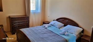 Postel nebo postele na pokoji v ubytování Rita Gujejiani Guest House