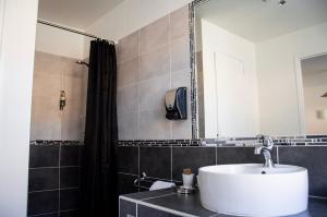 Koupelna v ubytování Hôtel Le Tivoli