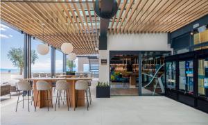 Aminess Laurel Khalani Hotel餐厅或其他用餐的地方