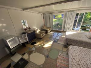 カディスにある4 Habitaciónes King con vistas al Jardínのベッドルーム1室が備わる客室です。