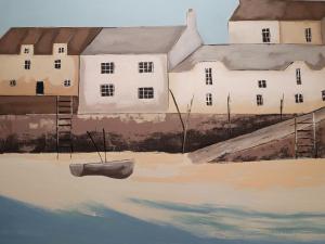 uma pintura de uma casa e um barco na água em The Boathouse Seahouses em Seahouses